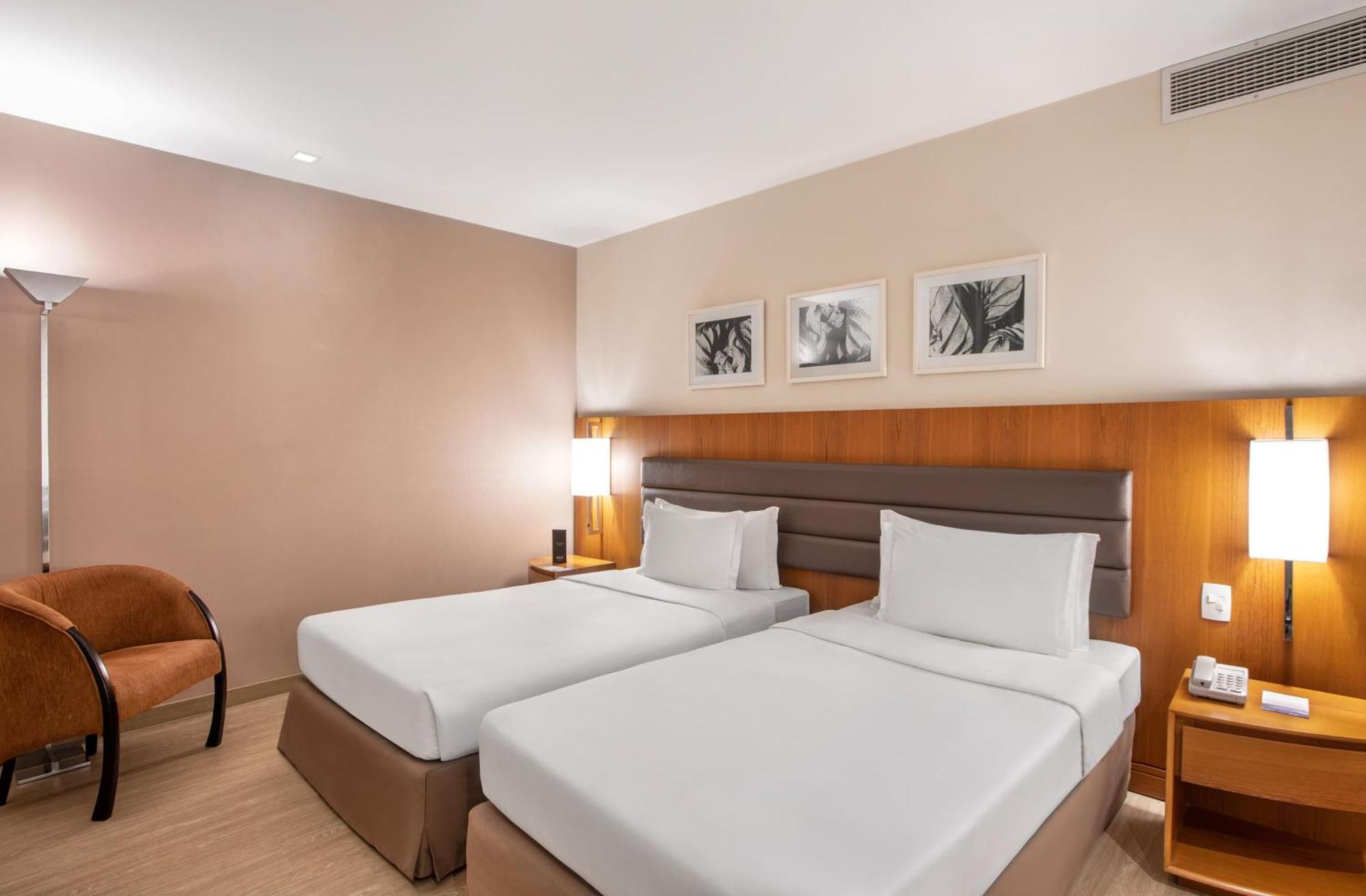 Quarto Clássico com 2 Camas de Solteiro